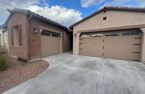 genie palace at statefarm stadium - Photo 11