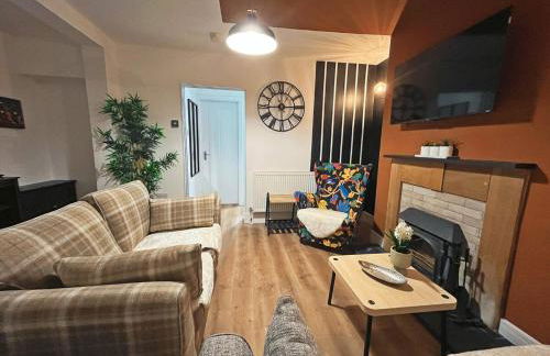 Darfield 4 Bedrooms Home 6 Beds 2 Showers Driveway Parking For Business Stays - Foto 13