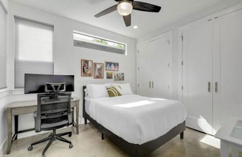 3BR 3BA Heart of SoCo, Private Deck Steps to Shops by Austin Vacay - Foto 7