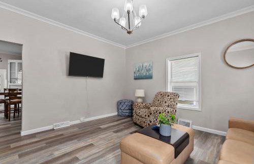 Central Oshkosh Stay - Walk to Lake and Downtown - Foto 3