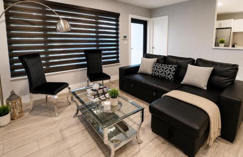 Modern Miami Home l Sleeps 12 l Free Parking - Photo 2