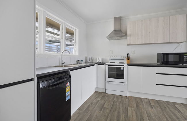 3 Bedroom In Papatoetoe w Parking - Wifi - Foto 9