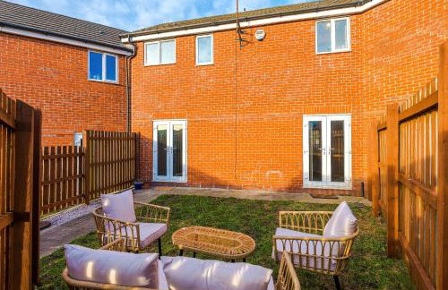 NEW!- GORTON PLACE By Greenstay Serviced Accommodation - 4 Bed 3 Bath House In Manchester - FREE Parking - FAST 250 Mbps Wi-Fi - Ideal for Contractors, Business Travellers & Relocations - Close to City Centre, Airport, Etihad Stadium - LONG STAYS WELCOME - Foto 2