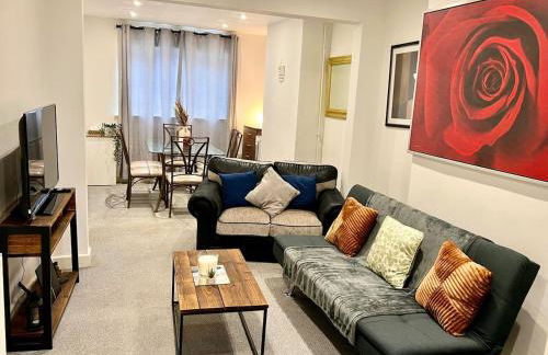 4 Bedroom Terrace house Near Town Center Wellingborough - Photo 2