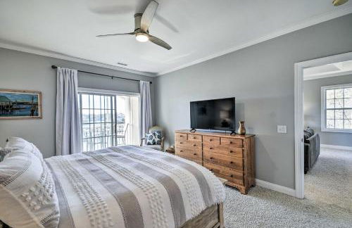 Spacious Southport Condo with Balcony! - Foto 19