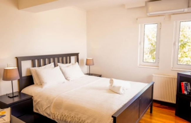 Deluxe 5 Bdrm Villa w Pool Next to the Beach - Photo 9