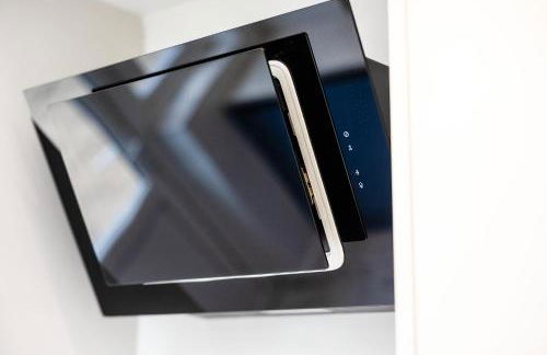 Luxurious 2 bedroom flat with parking and garden, 5 mins walk to train station and bus stop opposite property - Foto 15