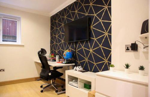 Hot Tub/Football Court/Sleeps 12/Luxury Villa - Photo 12