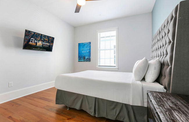 Modern 4 BR Condo with Balcony & Pool - Near FQ - Foto 7