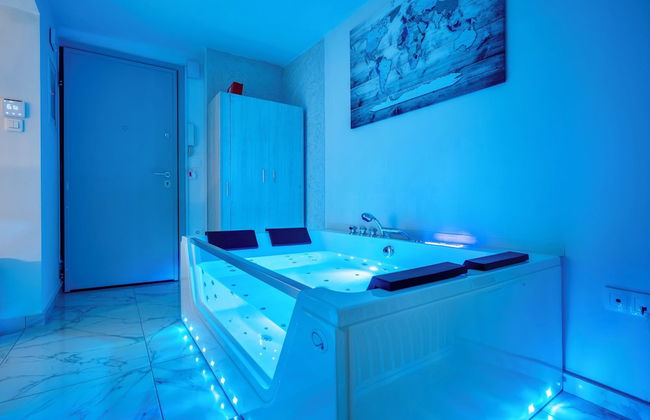 Premium Jacuzzi Suite at the City Center - Foto 18