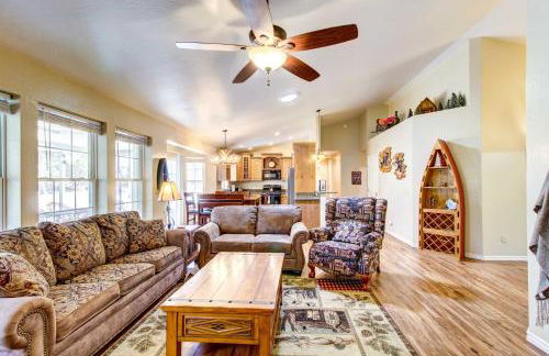 Winter Hikes and Ice Fishing Fun Cozy Show Low Home - Foto 1