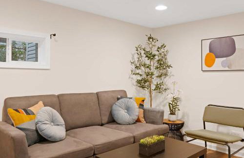 New Elmhurst Gem - Game Room & Amazing Yard - Foto 33