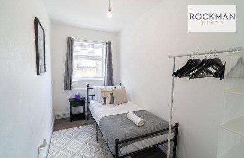 Ten Cromwell - FREE PARKING - Spacious 3 Bedroom Contractor Home - Central Grays Close to Station and Shops - Fast Wi-Fi - Long Term Stays - Foto 6