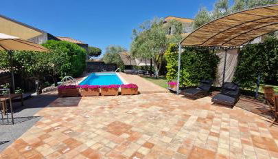 Villa con fascino antico e comfort moderno - Foto 3, Garden, sunbed