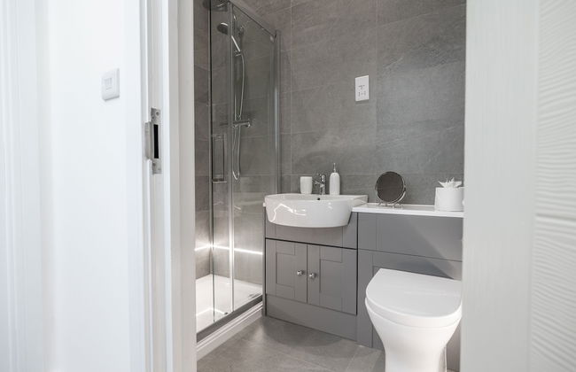 Impeccable 2-bed Apartment in Camberley - Foto 20