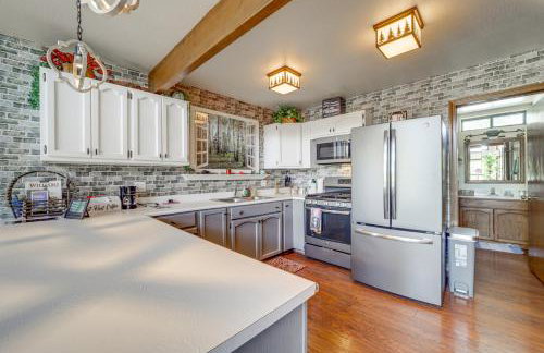 Deck and Scenic Views Munds Park Cabin! - Foto 9