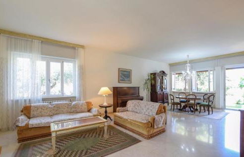 Beautiful Home In Porto Potenza Picena - Photo 15