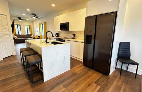 Sunny Delight Home Near Airport - Foto 3