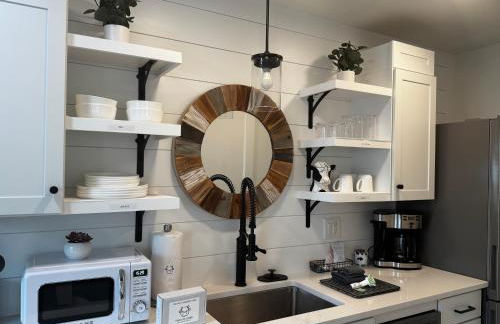 Walk to Best Eats and Shops and Stay in Style - Photo 8