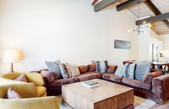 Mid Century Modern Cabin - Walk to Village! - Foto 21