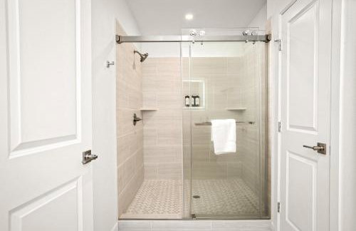 Gated Resort, 2 Homes, 9BR Ensuites, Slps27, Pool - Photo 60