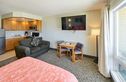 Corner Queen Fireplace Studio - No Stairs - Ocean View - Pool & Hot Tub - Foto 6