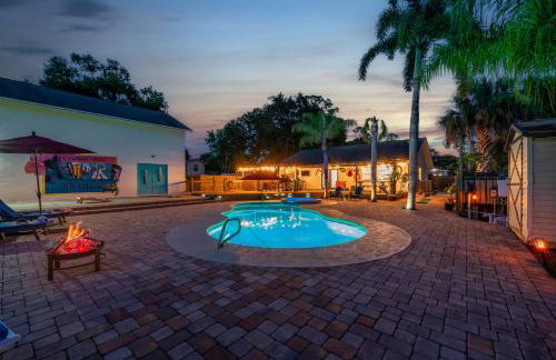 Tropical Oasis- Pickleball, Pool, Hot Tub- 15 min to beach - Photo 52