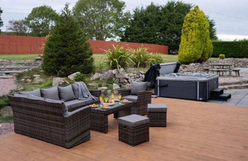 Woodside Barn Sleeps 14 with Hot Tub - Photo 3