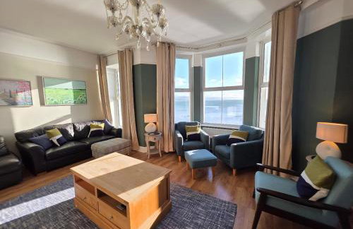 Glan y Mor, Sleeps 20, 8 Bedrooms, 8 Bathrooms, Seafront, Criccieth - Foto 1