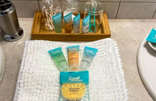 The Peacock House - Waterfront Home with Hot Tub! - Foto 36