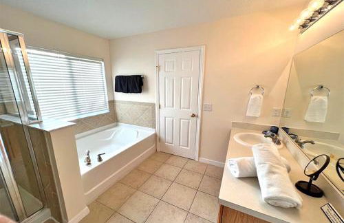 Private pool villa with game room close to theme parks! - Foto 45