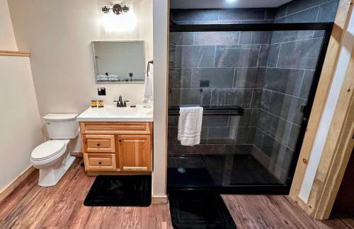 31R Brand new log home on quiet side street in Bethlehem, close to Main Street! 20 min to skiing - Foto 65