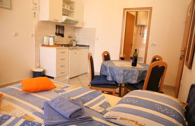 Sea front stone house - Photo 10