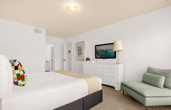 Spacious Home w Garden BBQ and Games at Golf Club - Photo 20