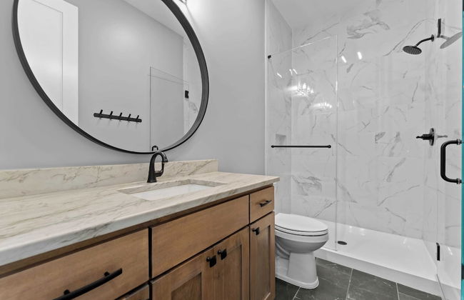 Blue Heron by Avantstay Lakefront, Dock, Pool, Theater Sleeps 22 - Foto 49