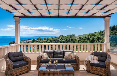 Villa Kadena - Luxury Seaside Villa with Private Heated Pool - Photo 35