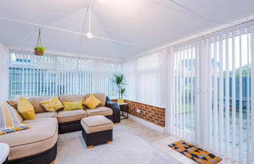 Kinship House by YourStays - Stunning Holiday Home in the Suburbs - Foto 8