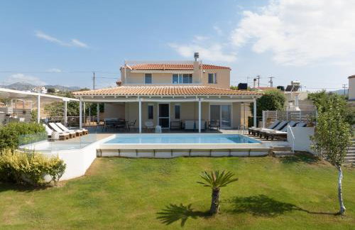 Alba Bianca Villa, Family Retreat with Heated Pool By ThinkVilla - Foto 6