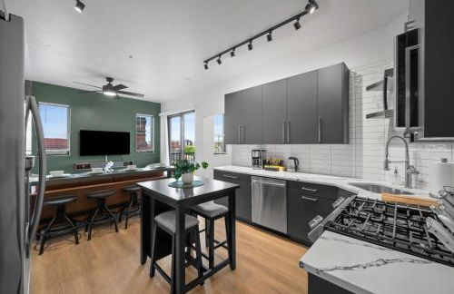 PFR Suites - Highland, 3BR 2BA Shadyside Condo, Penthouse Unit, 2 Decks, Off-Street Parking, 4th Floor Walkup - Foto 42