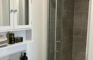 Sheffield 3-Bed Warm Comfy home - Photo 3