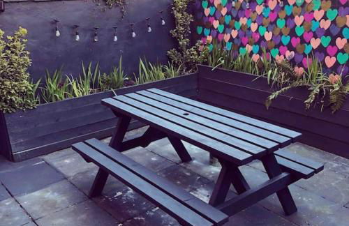 Handbridge in Chester sleeps 7 with BT Sports & Pac-man - Photo 4