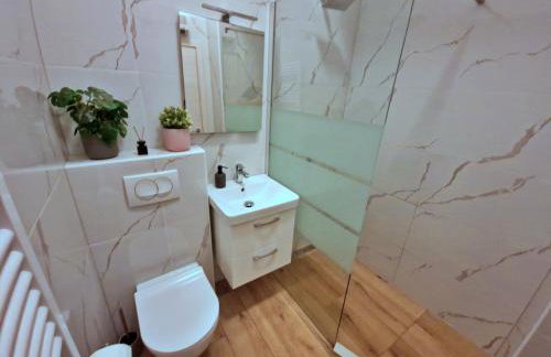 Lola's Place - Photo 12