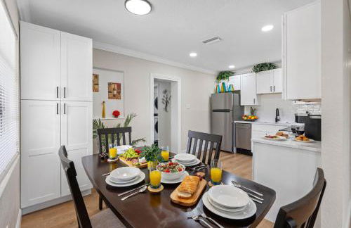 Stunning Tampa Stay Prime Location & Comfort! - Foto 21