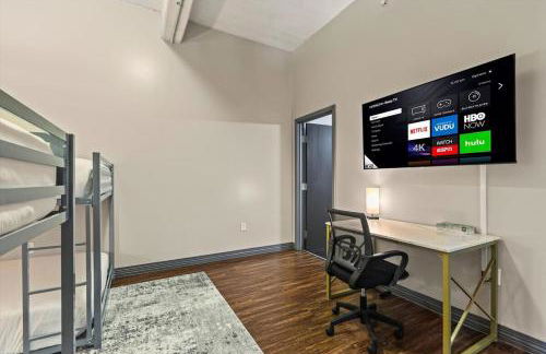 Heart of Downtown Dallas 2BR 2BA Getaway - Photo 11