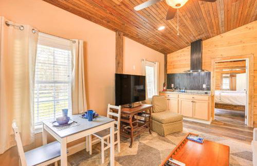 Tranquil Suite with Porch Less Than 2 Mi to Cedar Lakes! - Foto 6