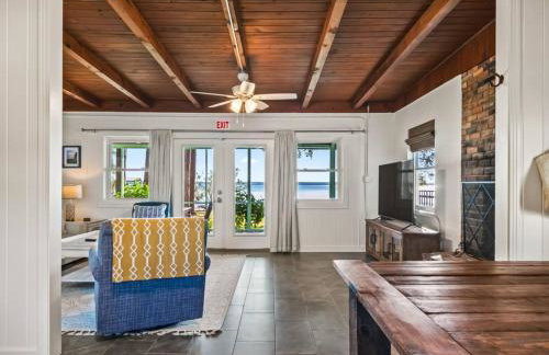 Shoreline Serenity- The Golden Goat on the Bay - Foto 5