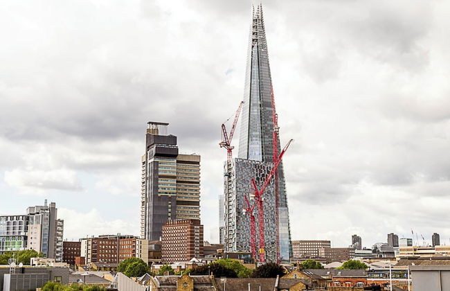 Modern Haven With Terrace View & Urban Charm - Foto 27