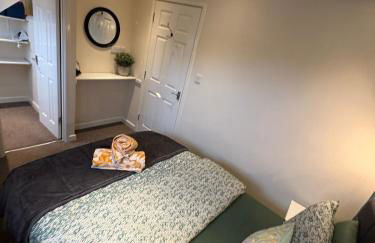 #81 Stylish Top Floor - for 2 - 10 mins to Brueton Park - " Perfect for Business Traveler and Couple - Free Parking" - Foto 13