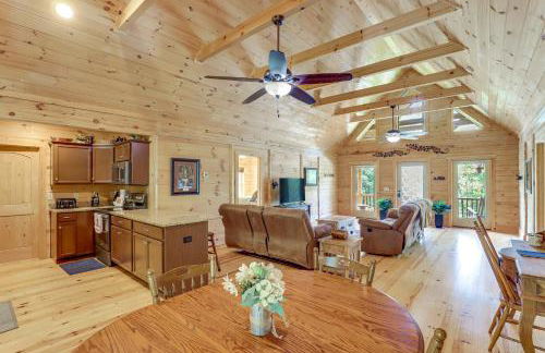 Explore Linville Falls Cabin with Game Room and Deck! - Foto 3