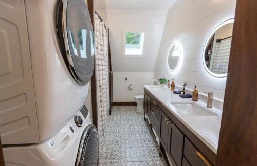 TreeTops Ayframe, Supersized AFrame on the River with Hot Tub - Foto 57